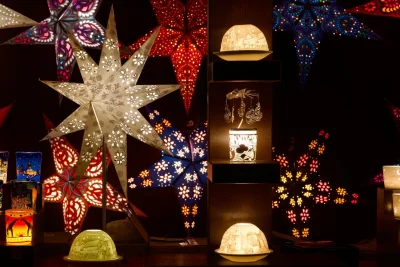 Last‑Minute Weihnachtsmarkt 2025 in Sachsen – Welche Weihnachtsmärkte haben jetzt noch geöffnet? - Noch geöffnet im Vogtland: Die Reichenbacher Sternenweihnacht.