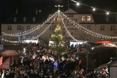 Last‑Minute Weihnachtsmarkt 2025 in Sachsen – Welche Weihnachtsmärkte haben jetzt noch geöffnet? - Am 4. Adventswochenende öffnet in Lugau der Weihnachtsmarkt.