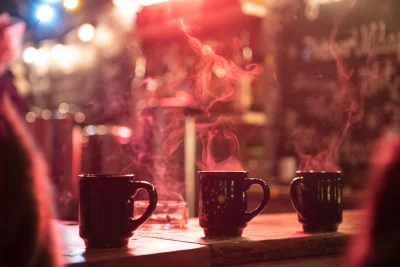 Last‑Minute Weihnachtsmarkt 2025 in Sachsen – Welche Weihnachtsmärkte haben jetzt noch geöffnet? - Winterglühen: Zwischen Streetfood, Glühwein, Feuerkörben und DJ-Set erwartet euch in Burgstädt ein Event für alle.