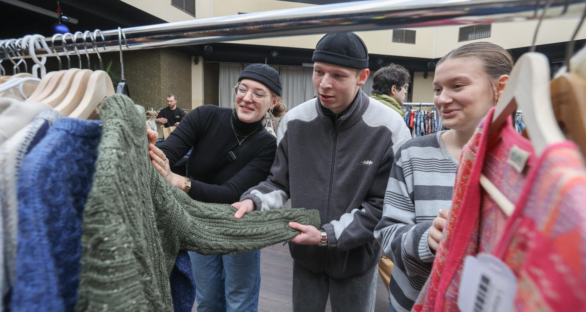 Wo Kleidung zum Kilo-Preis rausgeht und junge Leute den Stil ihrer Eltern entdecken