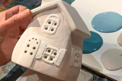 Von Eisbahn bis Naschfabrik: Wo der Ferienspaß nach dem Fest weitergeht - Kleine Künstler ganz groß: Die Werkstätten bieten Raum für eigene Ideen zwischen den Fahrgeschäften.