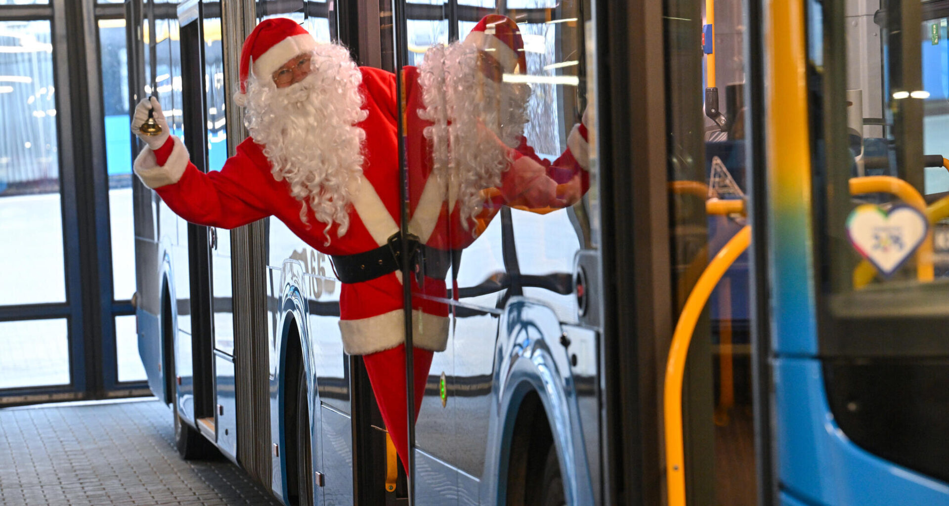 Steffen Scholz und sein Weihnachtsmann-Express mit Fahrplan