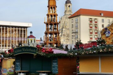 Erfolgreicher Abschluss des 591. Dresdner Striezelmarkts - Einen Tag vor Marktende an Heiligabend, am Dienstag, 23. Dezember 2025, haben die Verantwortlichen des ältesten Weihnachtsmarktes Deutschlands Bilanz gezogen – sie fällt erfolgreich aus.