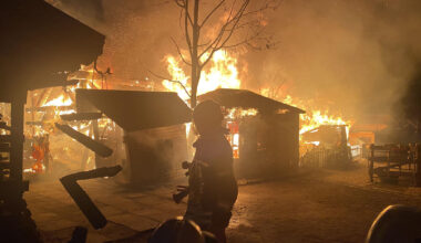 Großeinsatz der Feuerwehr nach Brand auf Hofgelände