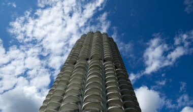 Brand im Augsburger Hotelturm: Polizei geht von einem Mordversuch aus - Bayern