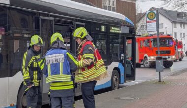 Busfahrer meldet Rauch im Fahrzeug