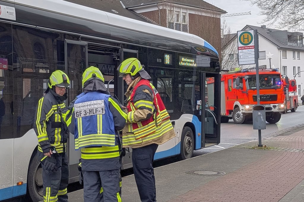 Busfahrer meldet Rauch im Fahrzeug