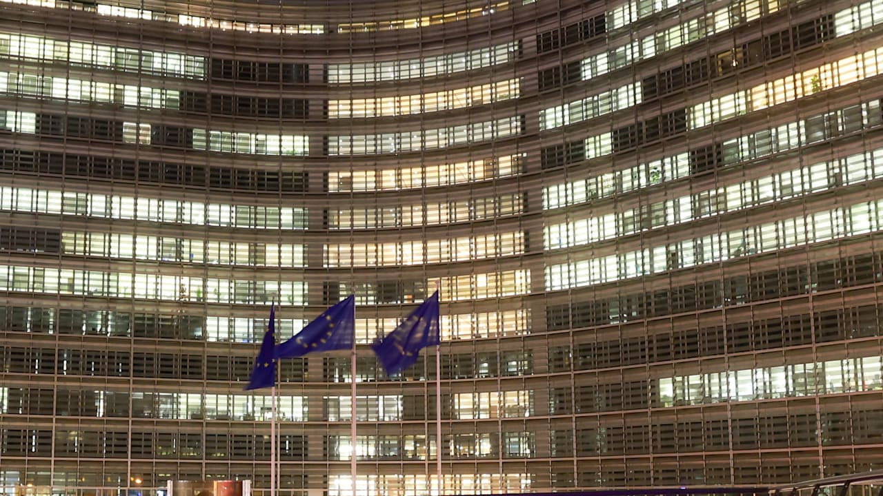 EU will Vermögen beschlagnahmen: Der Krimi um die Russen-Milliarden für die Ukraine | Politik