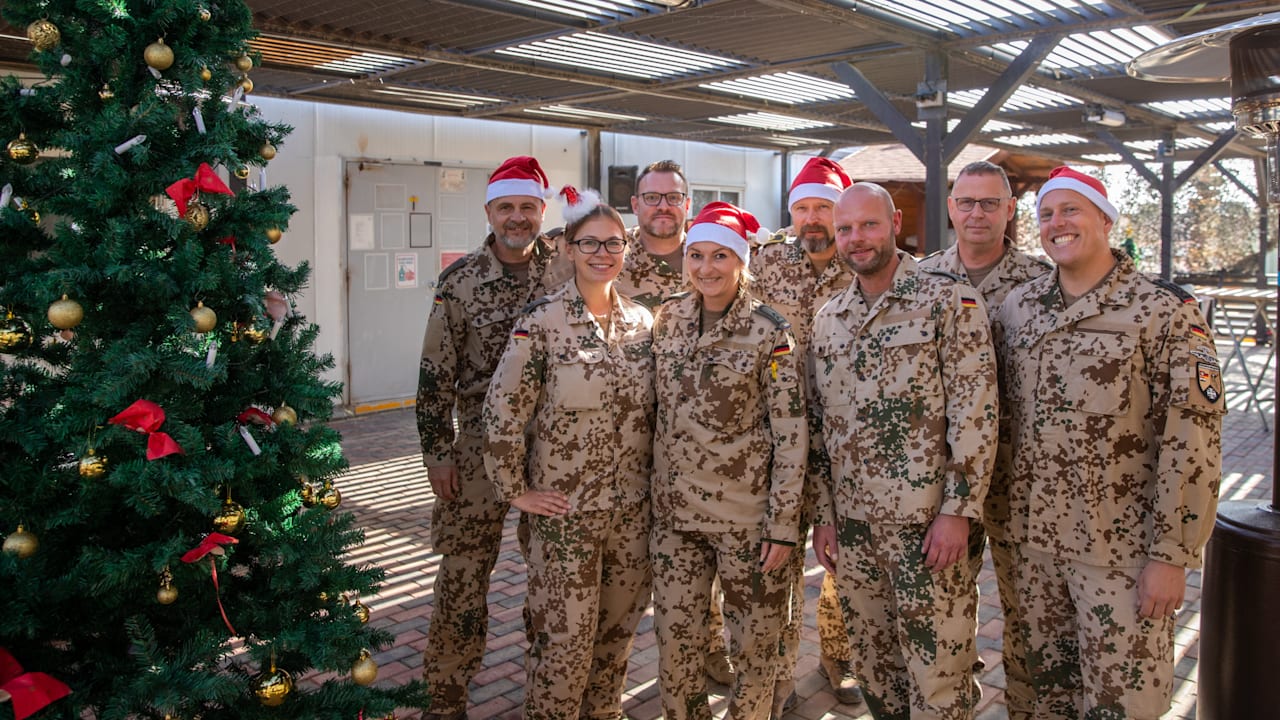 Die Weihnachtsgrüße unserer Soldaten im Auslandseinsatz | Politik