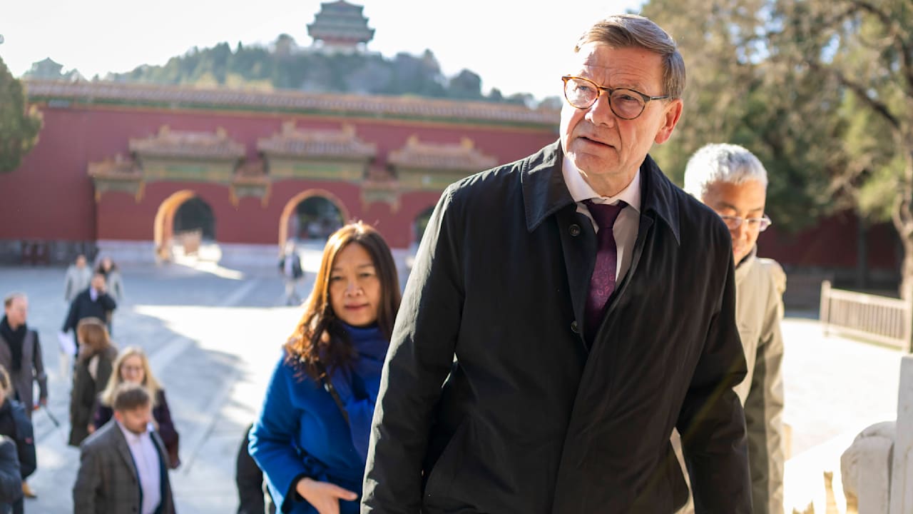 Außenminister in China: Wadephul dämpft Erwartungen im Rohstoff-Zoff | Politik