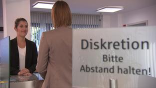 Bankschalter mit Beschilderung (Foto: SR) Bankschalter mit Beschilderung (Foto: SR)