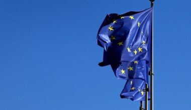 EU plant Überprüfungen gegen billige Kunststoffimporte, berichtet die FT