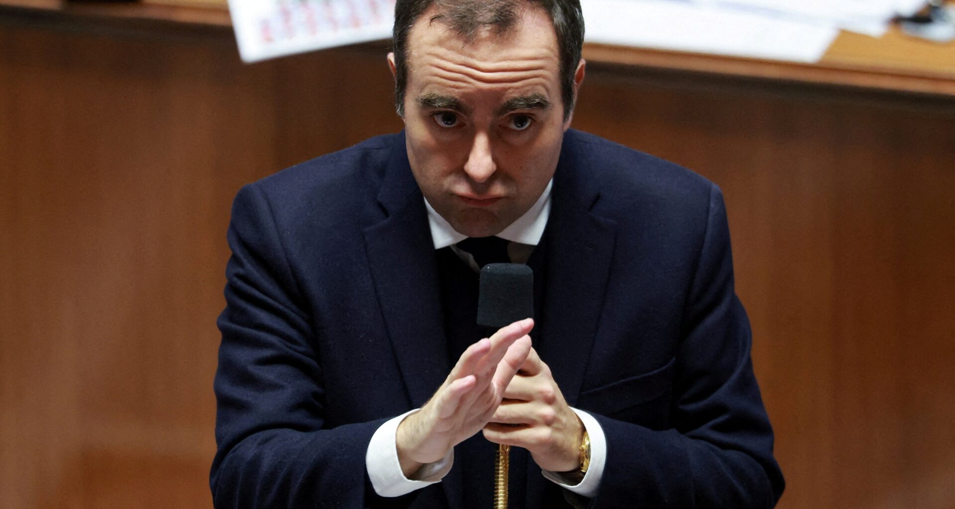 Frankreich überbrückt Haushaltsstreit mit Not-Gesetz