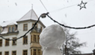 Schneemann vor Stadtteilhaus - Foto: Anton Launer
