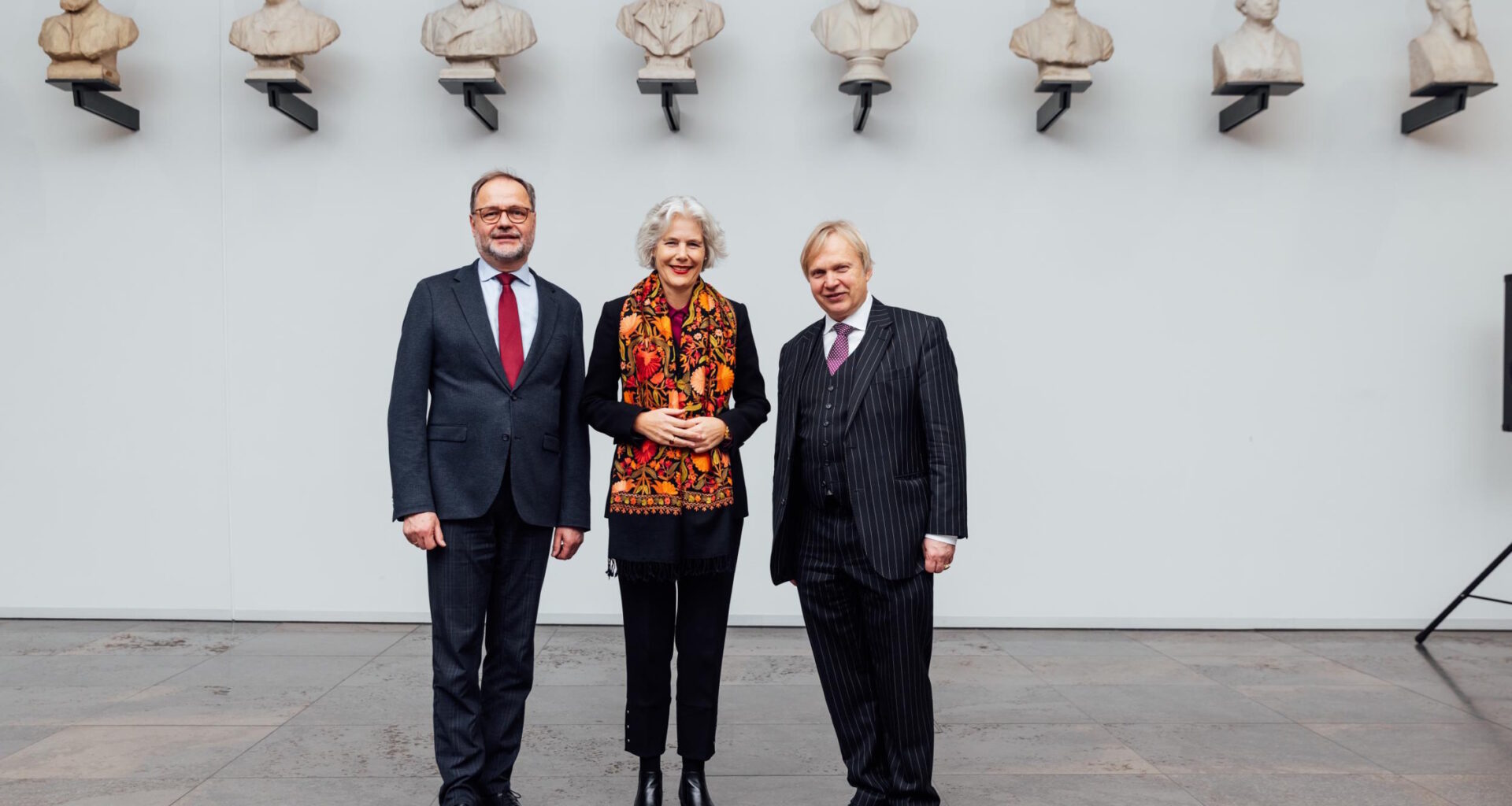 Zehn Porträtbüsten aus der Gründerzeit zieren ab sofort das Augusteum der Uni Leipzig · Leipziger Zeitung