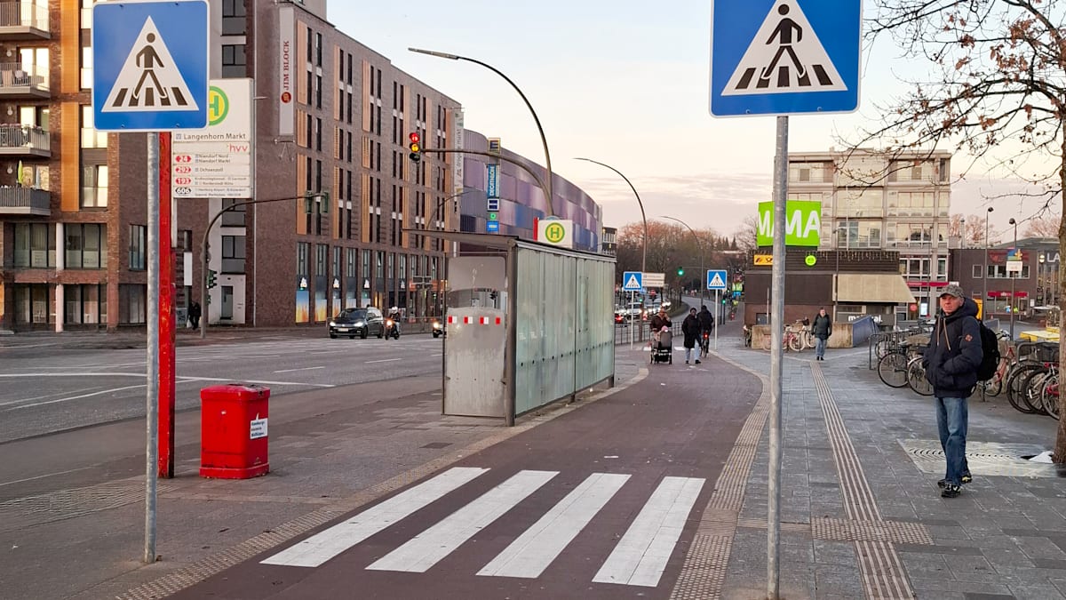 Verkehrsversuch: Hamburg testet Mini‑Zebrastreifen auf Radwegen