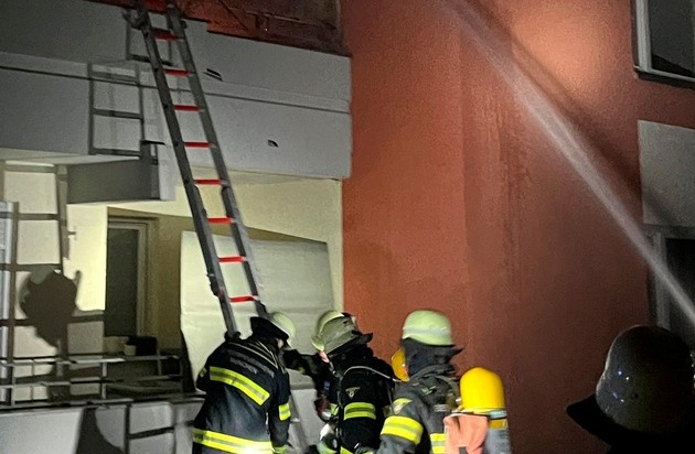 FW-M: Brandausbreitung verhindert (Hasenbergl) | Presseportal