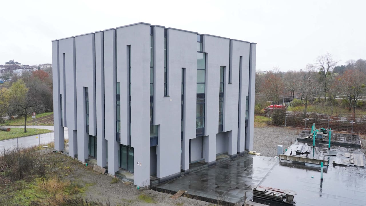 Fenster drin, Allah raus. So viel kostet die deutsche Geister-Moschee | Regional