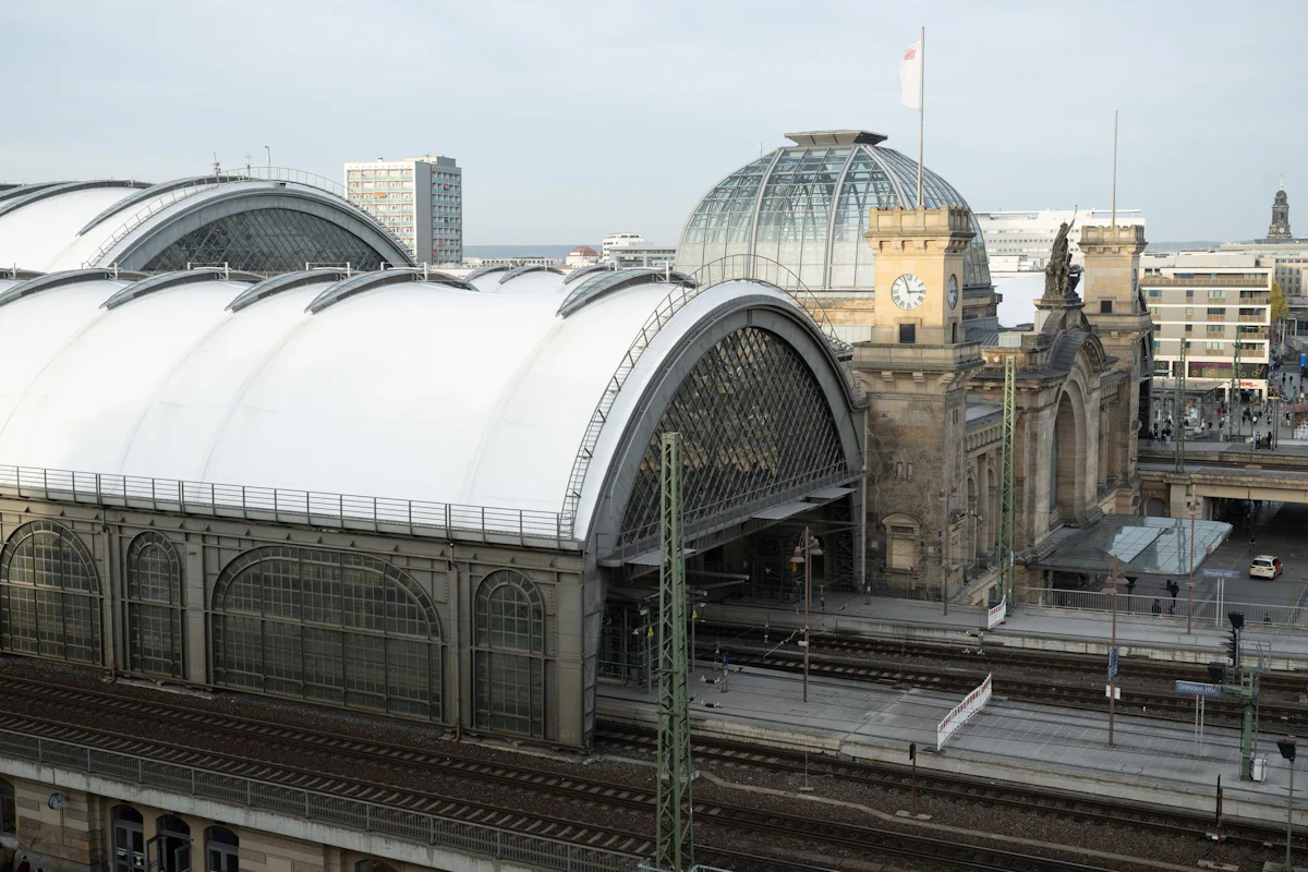 Zugverkehr - Dresdner Hauptbahnhof im Januar und Februar mehrtägig dicht - Wirtschaft