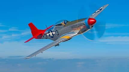 North American P-51D-20NA „Tall in the Saddle“ im Flug
