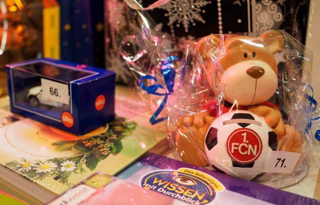 Beim Markt der langen G‘sichter in Nürnberg unliebsame Weihnachtsgeschenke loswerden