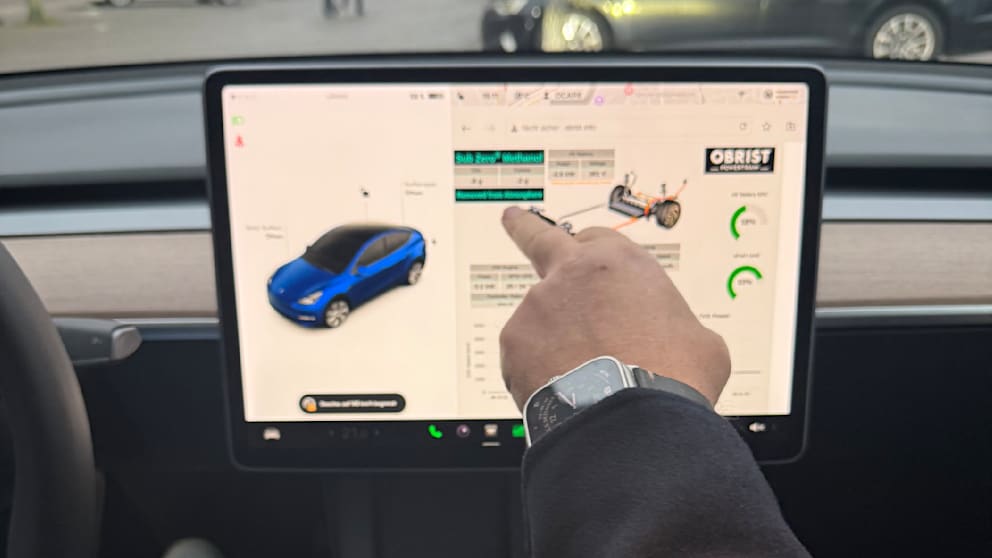 Auf dem Bord-Display zeigt der Antrieb seine Wirkungsweise