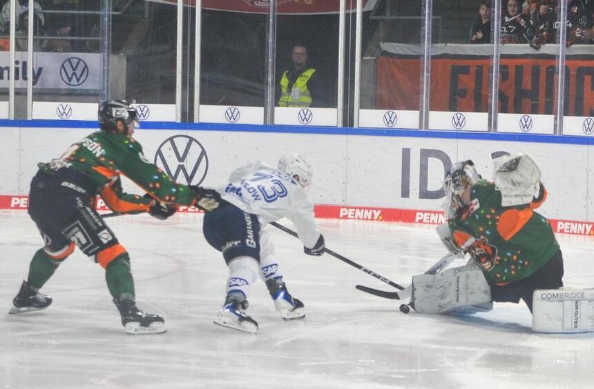 Adler Mannheim stehen bei der Niederlage in Wolfsburg neben sich