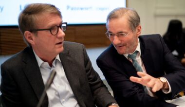 Russland-Kontakte erweitert: Platzeck und Pofalla sollen erneut bei Geheimtreffen Kreml-Vertraute getroffen haben