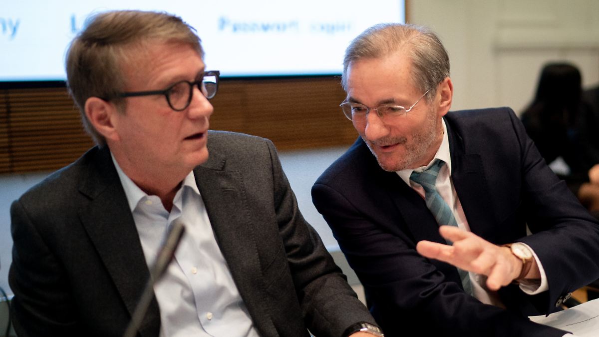 Russland-Kontakte erweitert: Platzeck und Pofalla sollen erneut bei Geheimtreffen Kreml-Vertraute getroffen haben