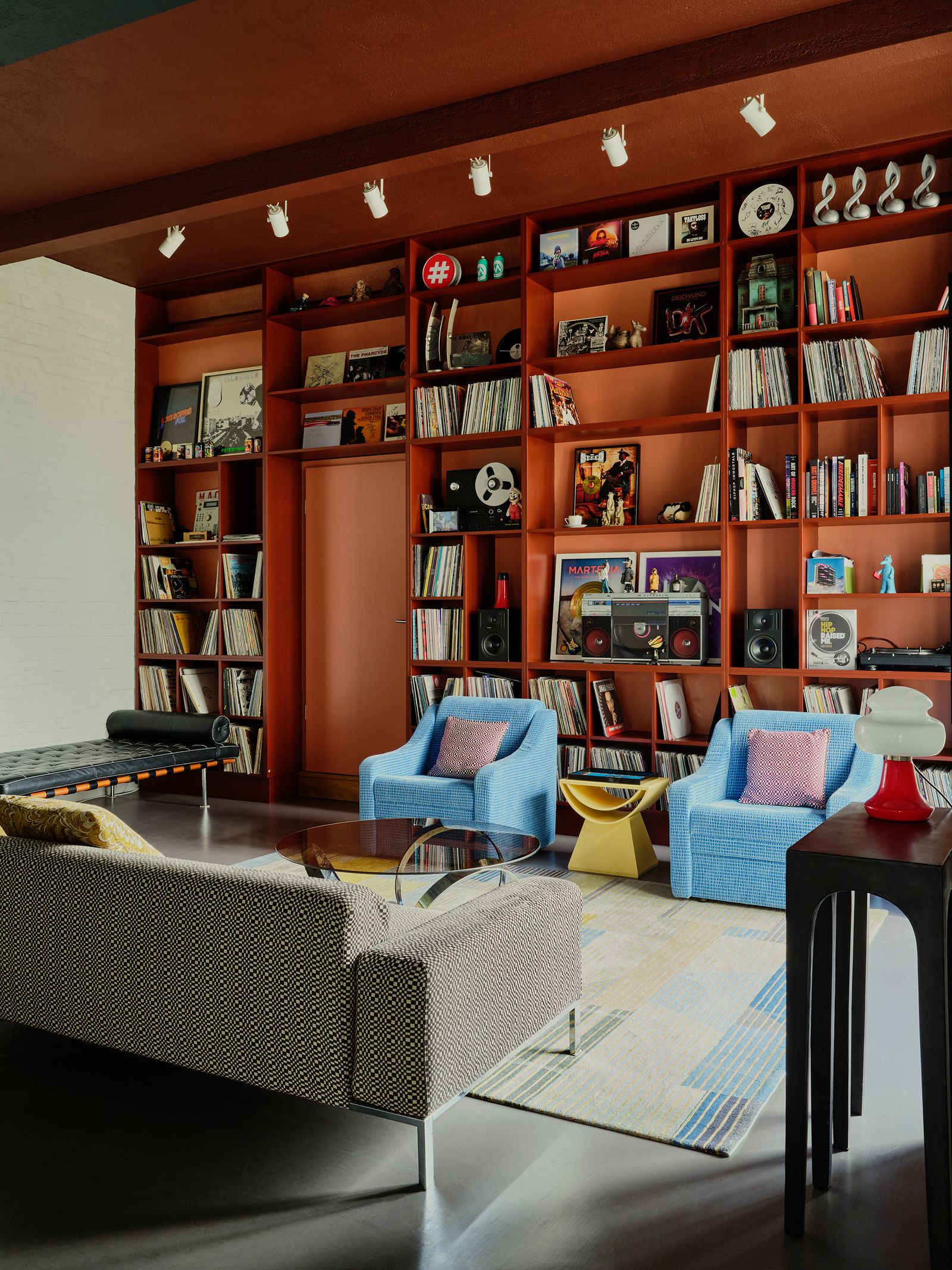 In BerlinPrenzlauer Berg gestalteten Melissa Antonius und Lena Schimmelbusch vor kurzem ein Musikstudio neu.