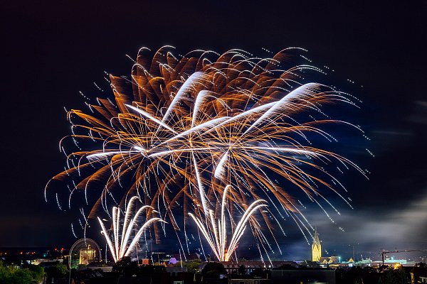 Libori endete im Sommer 2025 traditionell mit einem großen Feuerwerk. Zu Silvester wird wieder über Böller diskutiert. - © BESIM MAZHIQI