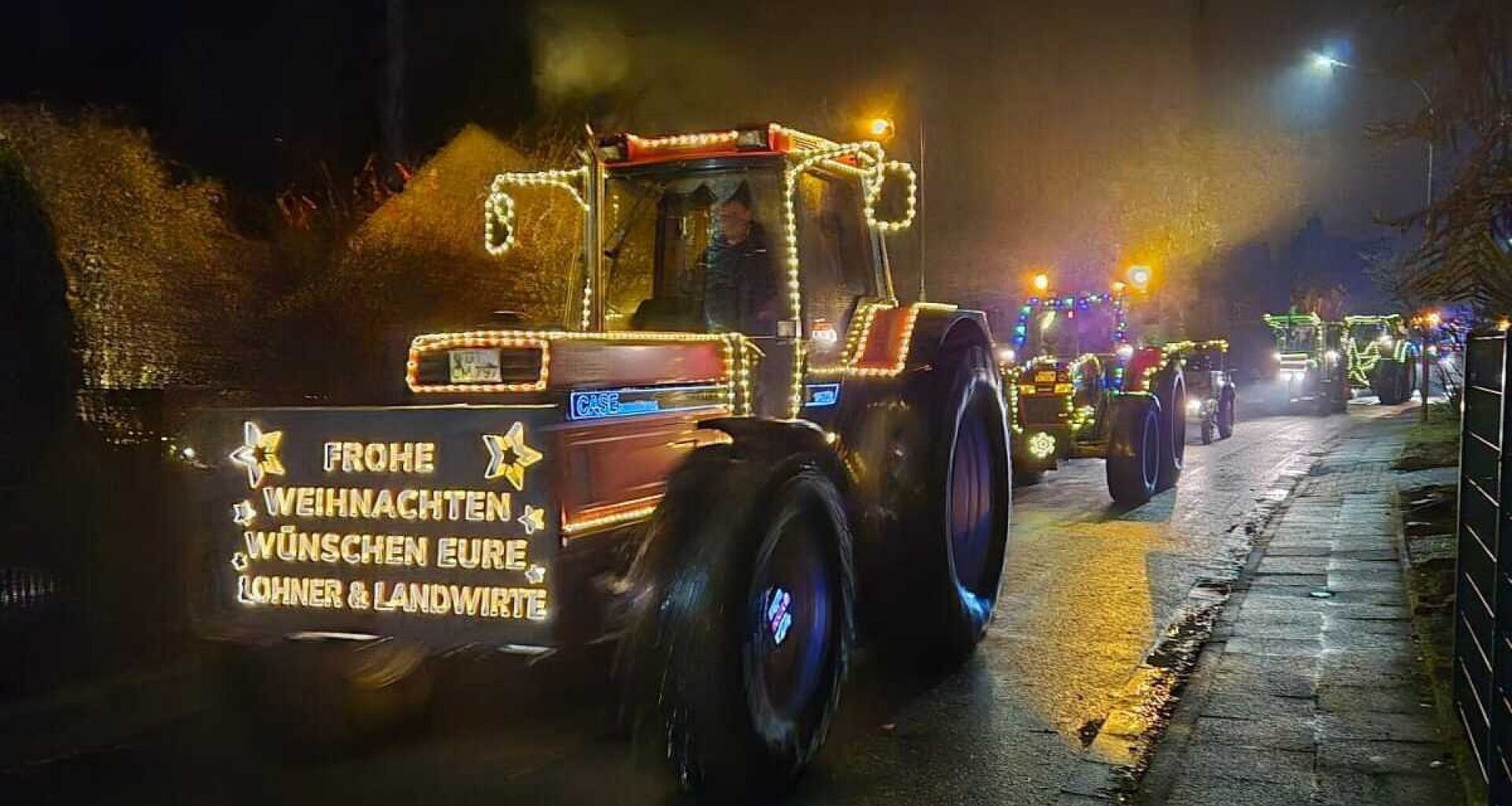 Lichterfahrt in Halle: Weihnachtliche Trecker-Show erhellt die Straßen | Haller Kreisblatt