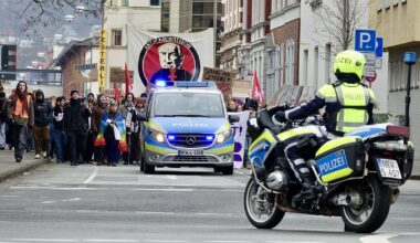 „Eure Zukunft ist nicht die Kaserne“: Bielefelder Schulstreik mit Hunderten Teilnehmern