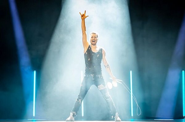 Rock’n’Roll-Diaboloshow mit Phil Os. - © WOW-Varieté