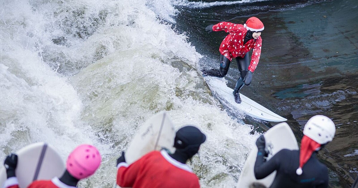 Nikoläuse surfen auf eiskalter Leine in Hannover | Niedersachsen