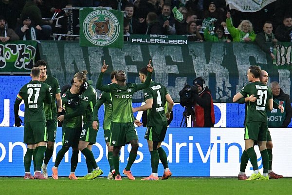 Wolfsburg holt den ersten Heimsieg nach fast elf Monaten. - © Swen Pförtner/dpa