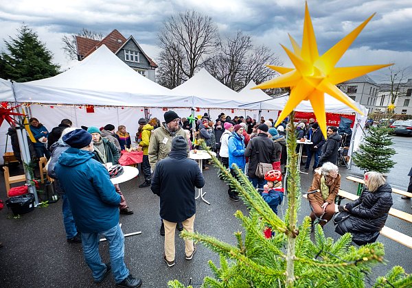Lebendiger Ostmarkt feiert Weihnachten - © Barbara Franke