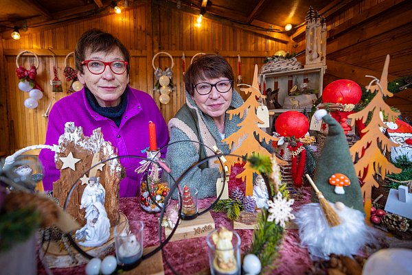 Weihnachtsmarkt Heepen
Doris Kindsgrab (links) und Barbara Winter - © Mueller