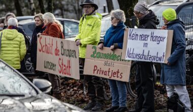 Protest in Bielefeld: Fliegender Nikolaus trifft auf Widerstand