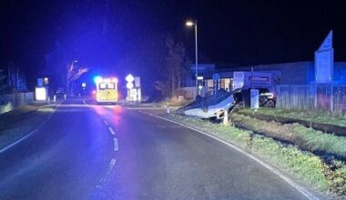 Raser endet in Bielefeld auf dem Dach: Polizei vermutet ein illegales Autorennen