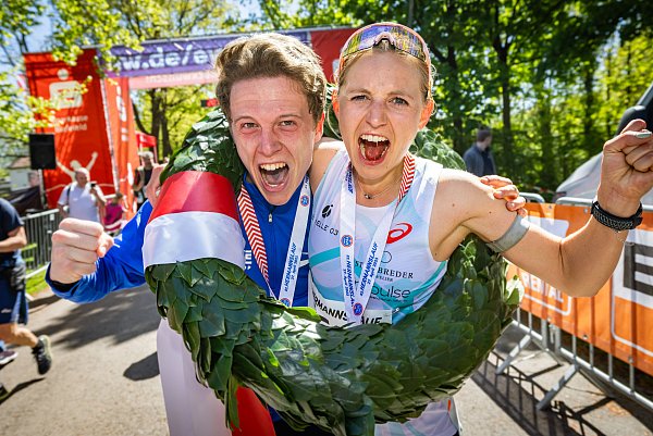 Die Sieger des Hermannslaufs 2025: Florian Bochert und Ann-Christin Opitz. - © Sarah Jonek
