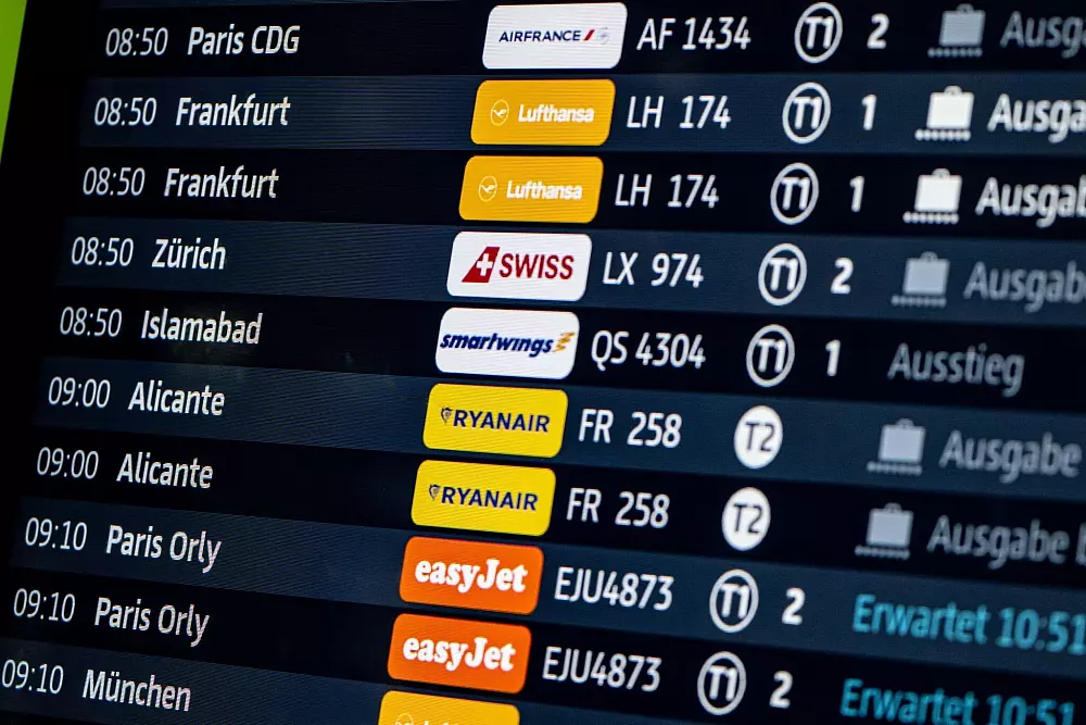 Erst setzte man die Geflüchteten auf Linienflüge via Istanbul. Inzwischen werden jedoch auch Chartermaschinen eingesetzt. (Symbolbild) - © Fabian Sommer/dpa