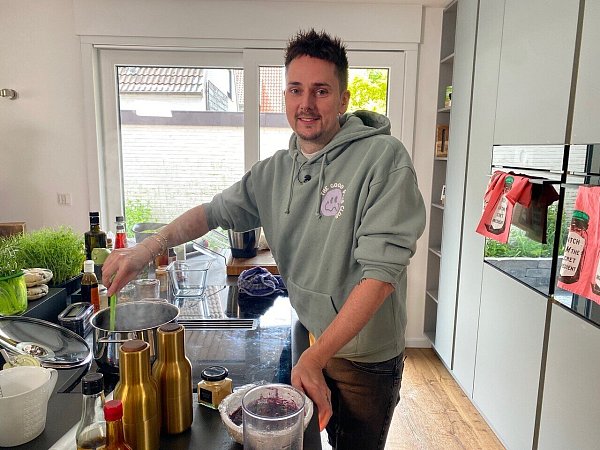 Marc Sonnenberg, den viele in Steinhagen als Goldschmied kennen, hat erfolgreich an der Koch-Doku "Das perfekte Dinner" teilgenommen. - © RTL / ITV Studios Germany