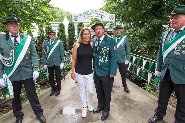 Das neue Königspaar Stefanie Schmidt-Kaehler und Mario Taake. - © Andre Schneider