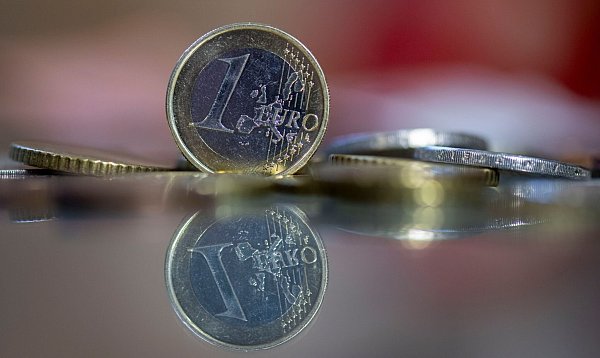 Bulgarien führt zum Jahresstart 2026 den Euro ein. Bis Ende Januar kann man dort neben Euros aber auch noch mit Lewa zahlen. - © Hendrik Schmidt/dpa/dpa-tmn