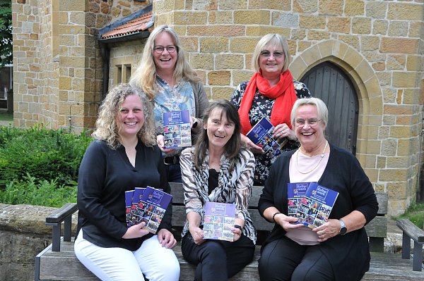 Das aktuelle Kulturwerk-Team: Valerie Augustin (v. l.), Antje Goldstein-Stark, Bärbel Pickarski, Sabine Böhling und Claudia Müller. Es fehlt: Irene Rehnen. - © Frank Jasper