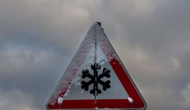Zahlreiche Unfälle durch spiegelglatte Straßen in ganz Lippe, Massenkarambolage auf B239 | Lokale Nachrichten aus Lippe