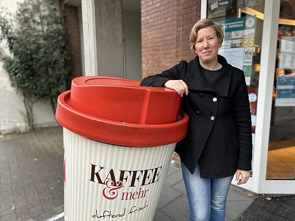 Friederike Tebbe hat mit ihrer Entscheidung, in der Bäckerei nur noch bargeldloses Zahlen anzubieten, eine hitzige Debatte ausgelöst. - © Tobias Barrelmeyer