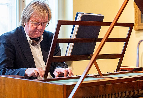 Pianist Gerrit Zitterbart spielt wieder am historischen Hammerflügel im Bielefelder Museum Huelsmann. - © Privat