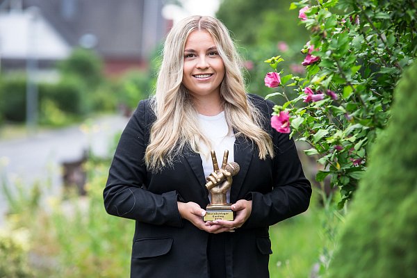 Maribel Barragan Rodriguez (27) aus Versmold lässt sich nach einem unschönen Auftritt bei DSDS nicht entmutigen. Sie gewann kürzlich sogar einen Preis. - © Andre Schneider